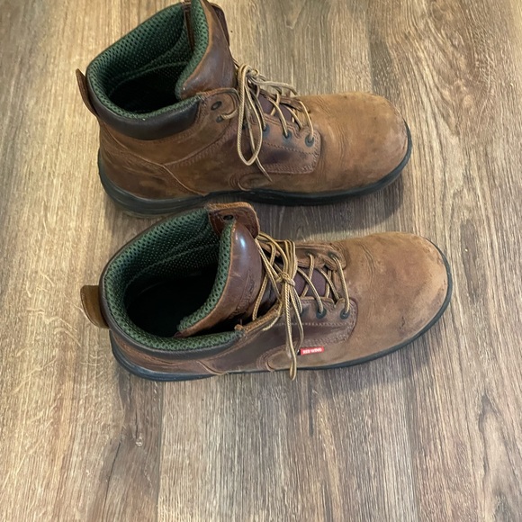 Men’s size 11 Red Wing composite toe work boots. - Picture 3 of 7